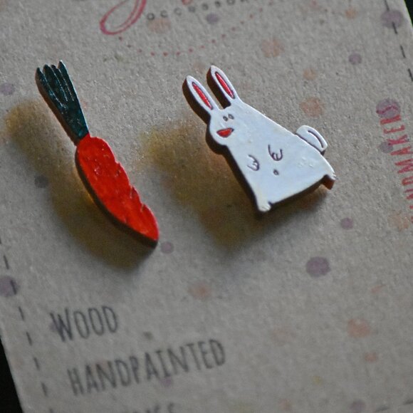 Hand-made bunny and carrot wooden Earrings - Picture 3 of 6